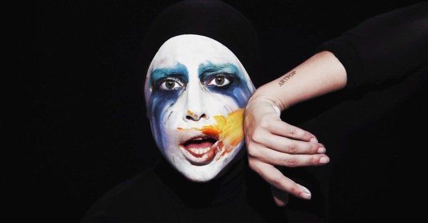 Lady Gaga: “Applause”